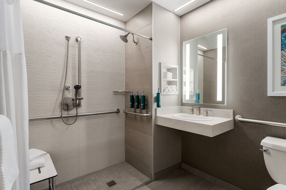 Hilton Lakes at DFW Airport North — Hotel rooms in Grapevine, Texas
