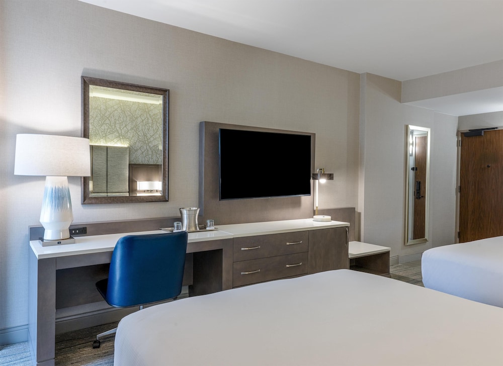 Hilton Lakes at DFW Airport North — Hotel rooms in Grapevine, Texas