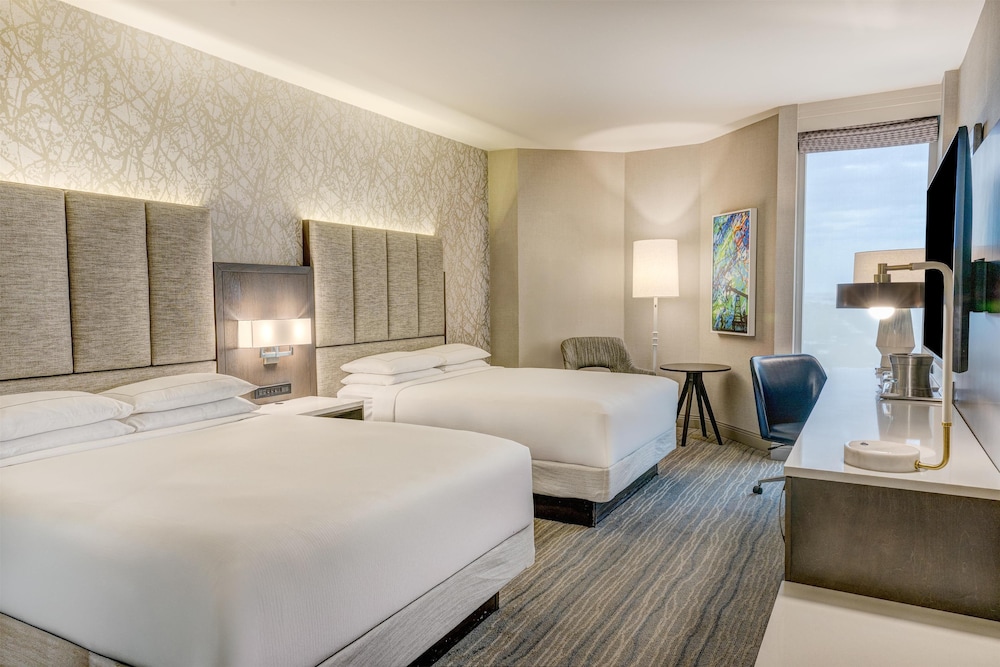 Hilton Lakes at DFW Airport North — Hotel rooms in Grapevine, Texas