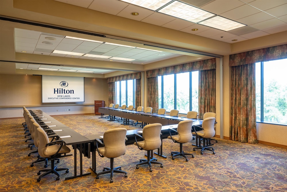 Hilton Lakes at DFW Airport North — Hotel building in Grapevine, Texas