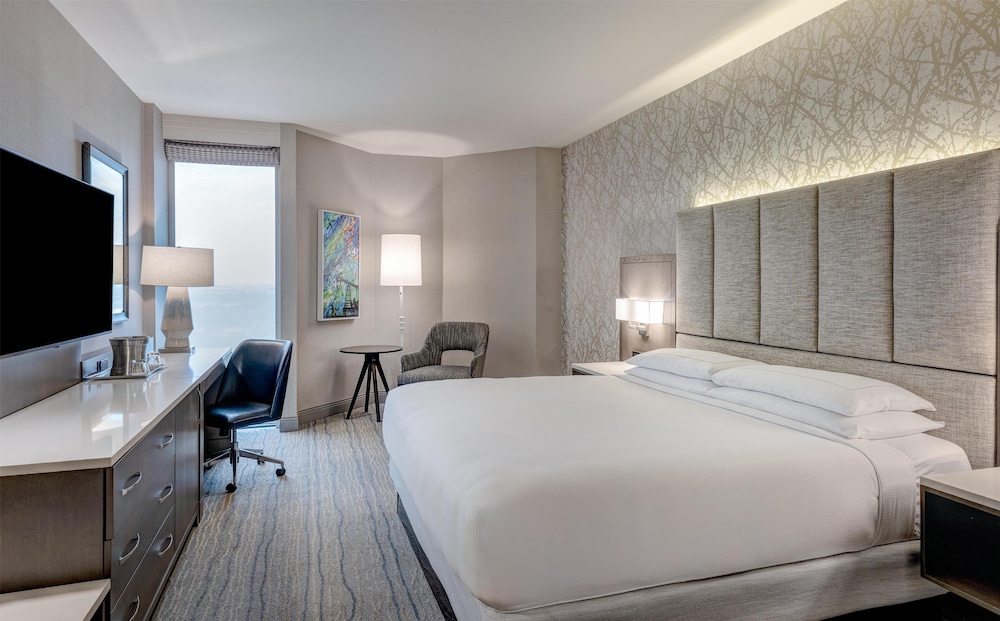 Hilton Lakes at DFW Airport North — Hotel rooms in Grapevine, Texas
