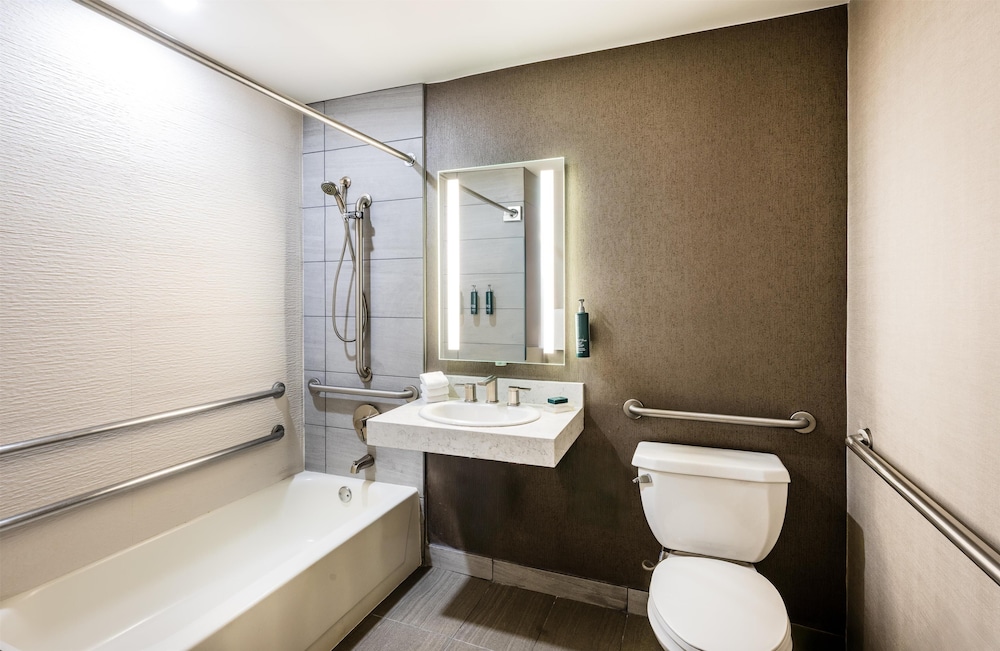 Hilton Lakes at DFW Airport North — Hotel rooms in Grapevine, Texas