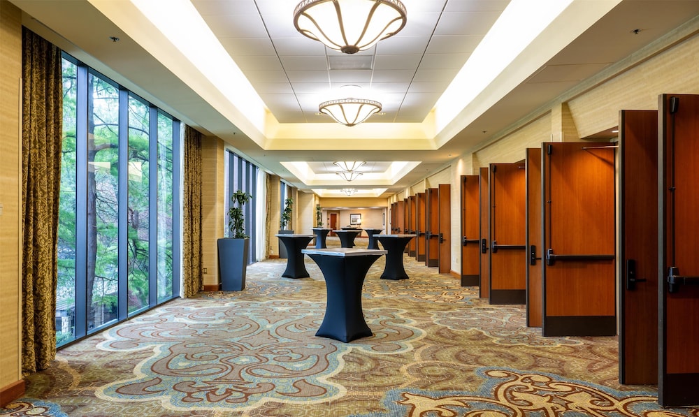 Hilton Lakes at DFW Airport North — Hotel building in Grapevine, Texas