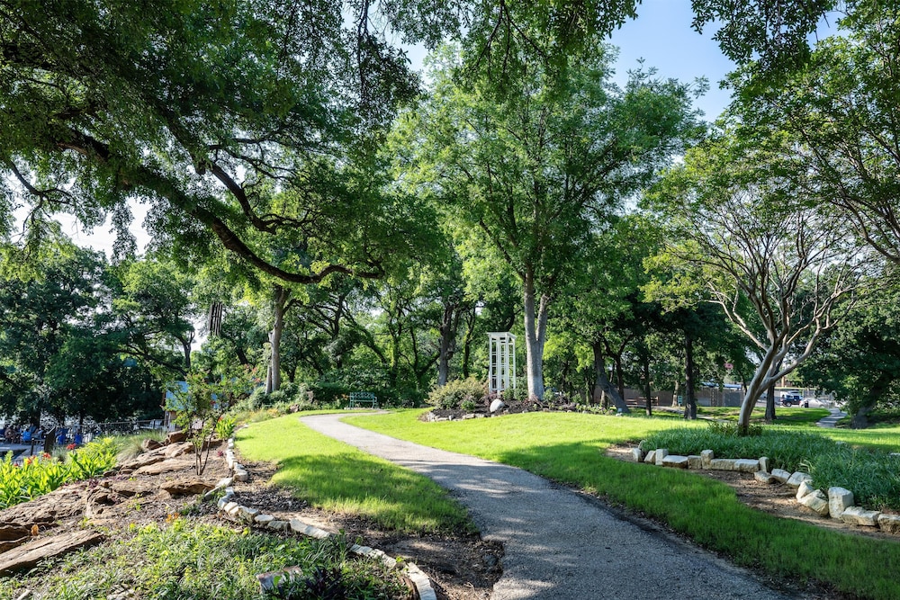 Hilton Lakes at DFW Airport North — Attractions in the area in Grapevine, Texas