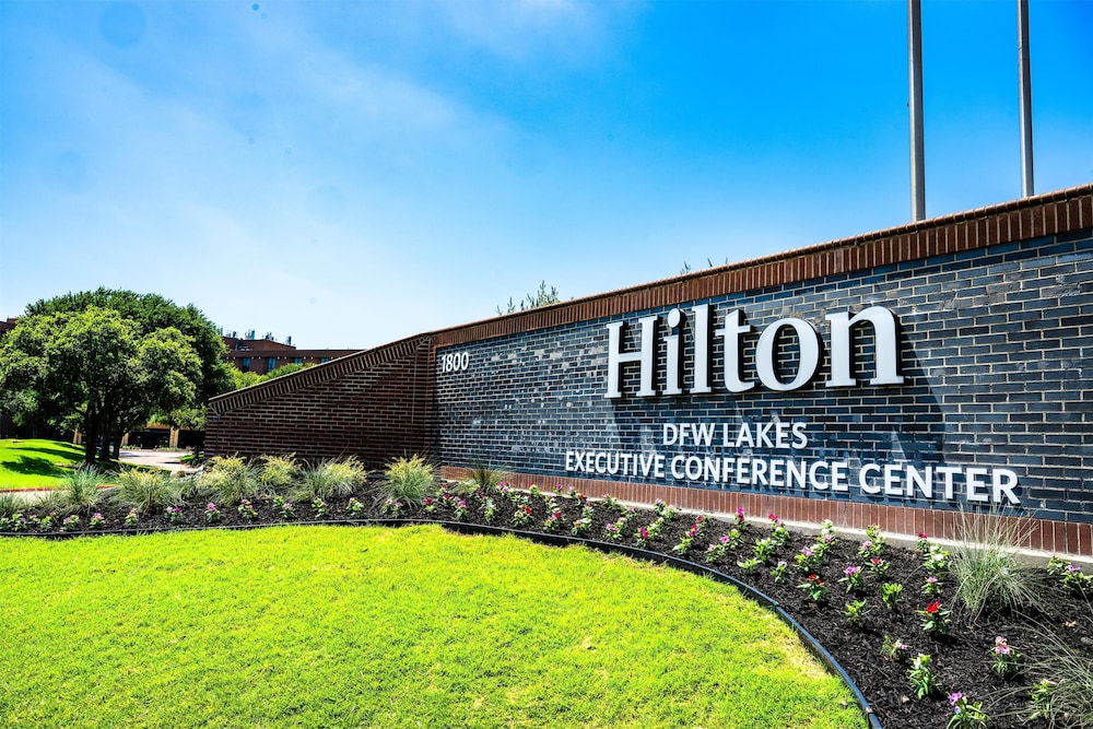 Hilton Lakes at DFW Airport North — Hotel building in Grapevine, Texas