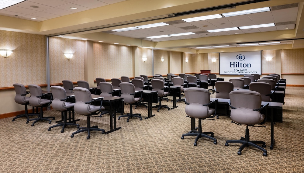 Hilton Lakes at DFW Airport North — Hotel building in Grapevine, Texas