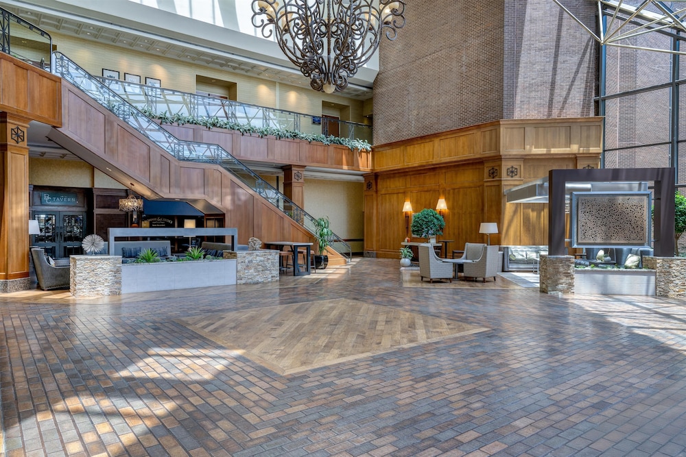 Hilton Lakes at DFW Airport North — Hotel building in Grapevine, Texas