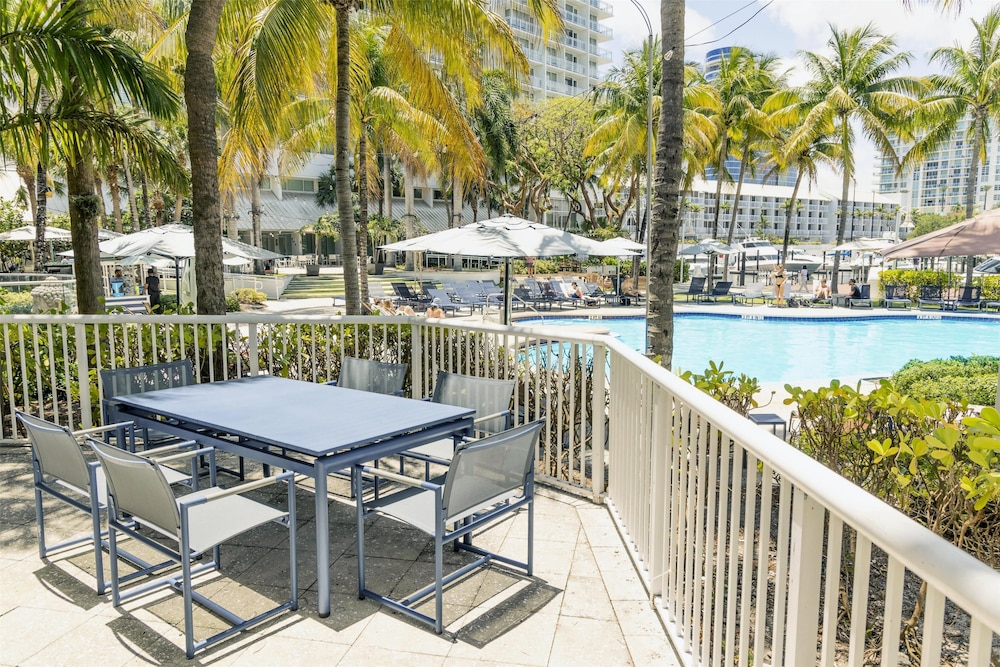 Hilton Fort Lauderdale Marina — Swimming pool in Fort Lauderdale, Florida