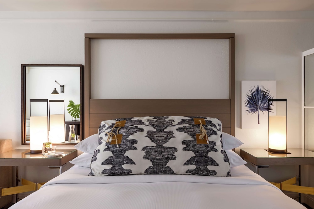 Baker's Cay Resort Key Largo, Curio Collection by Hilton — Hotel rooms in Key Largo, Florida