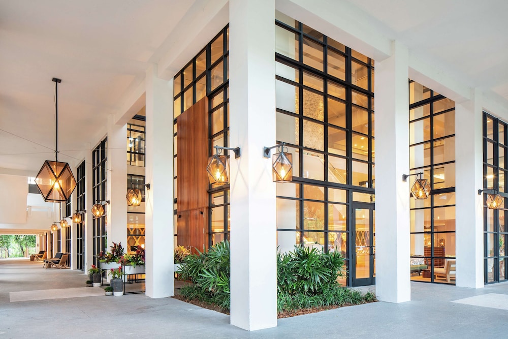 Baker's Cay Resort Key Largo, Curio Collection by Hilton — Hotel rooms in Key Largo, Florida