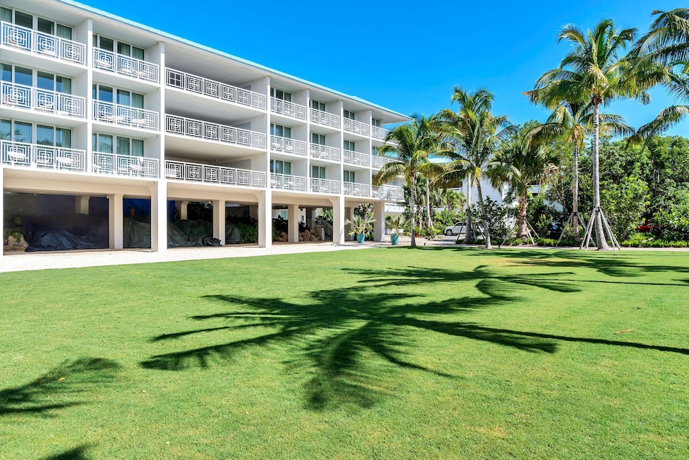 Baker's Cay Resort Key Largo, Curio Collection by Hilton — Hotel building in Key Largo, Florida
