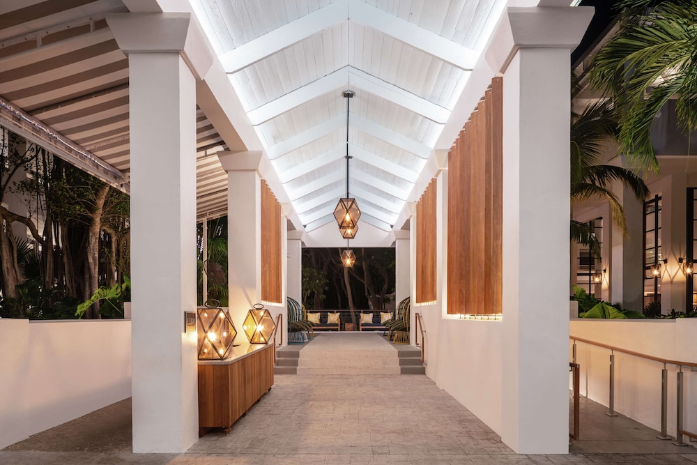 Baker's Cay Resort Key Largo, Curio Collection by Hilton — Restaurant & bars in Key Largo, Florida