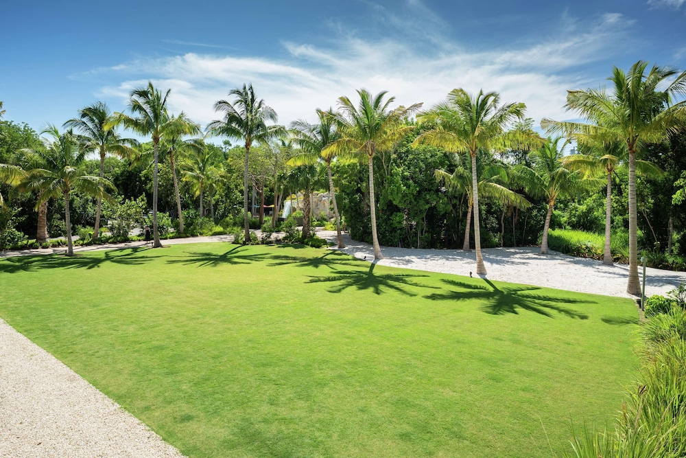 Baker's Cay Resort Key Largo, Curio Collection by Hilton — Hotel building in Key Largo, Florida