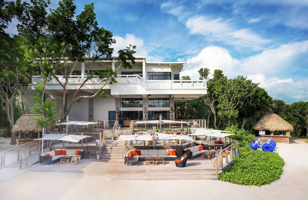 Baker's Cay Resort Key Largo, Curio Collection by Hilton — Restaurant & bars in Key Largo, Florida