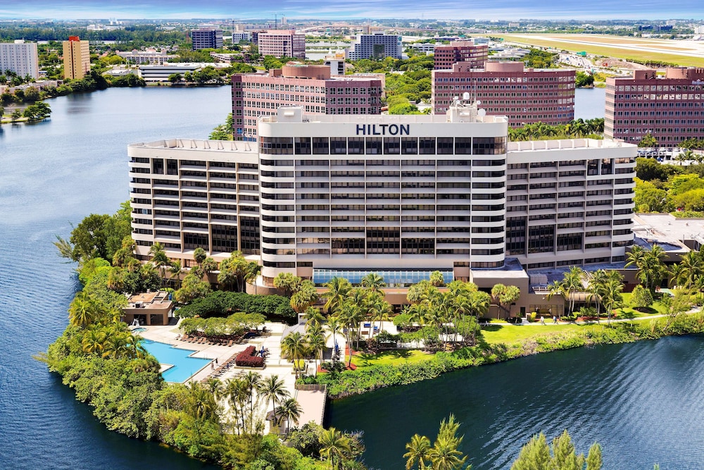Hilton Miami Airport Blue Lagoon — Hotel building in Miami, Florida