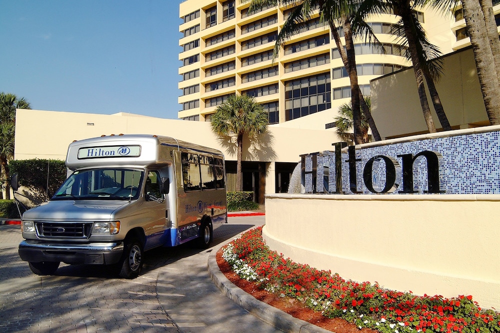 Hilton Miami Airport Blue Lagoon — Hotel building in Miami, Florida