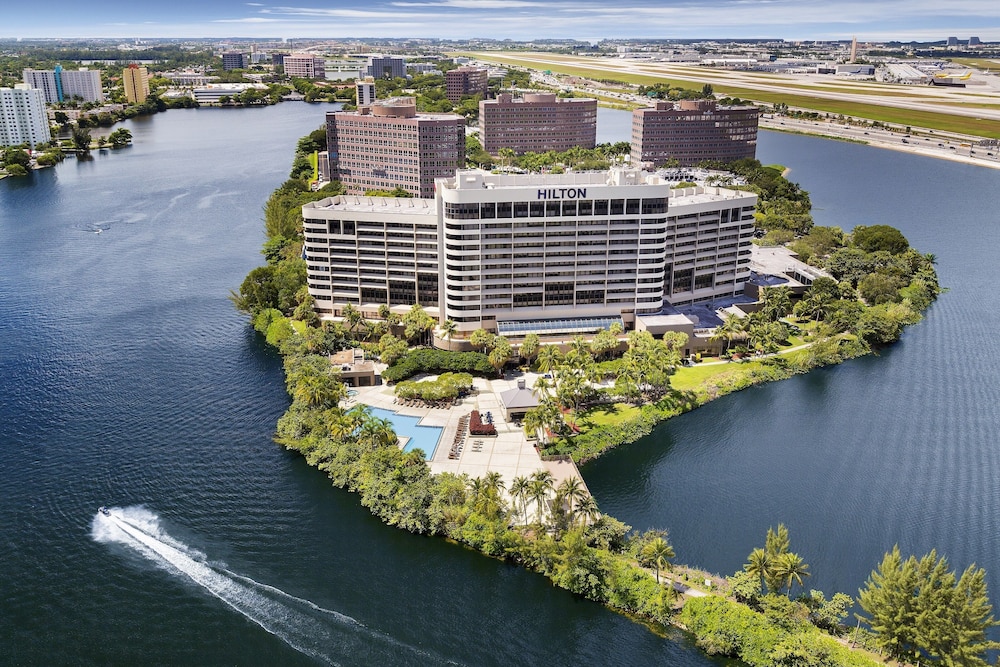 Hilton Miami Airport Blue Lagoon — Hotel building in Miami, Florida