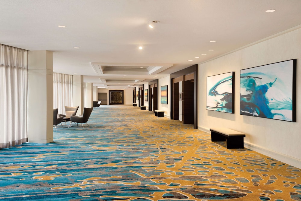Hilton Miami Airport Blue Lagoon — Hotel building in Miami, Florida