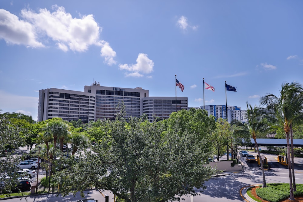 Hilton Miami Airport Blue Lagoon — Hotel building in Miami, Florida