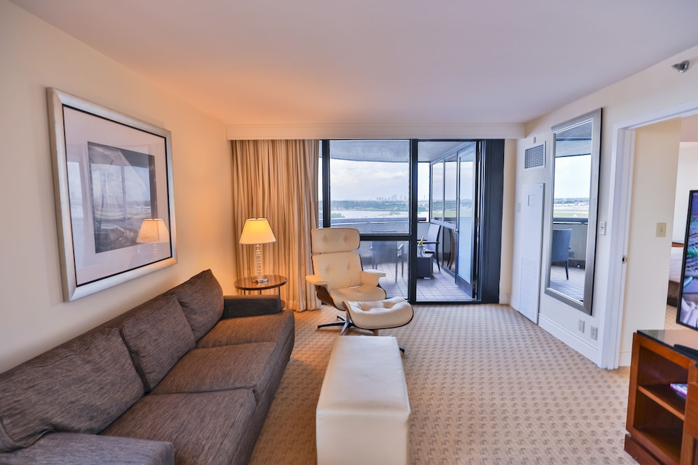 Hilton Miami Airport Blue Lagoon — Hotel rooms in Miami, Florida