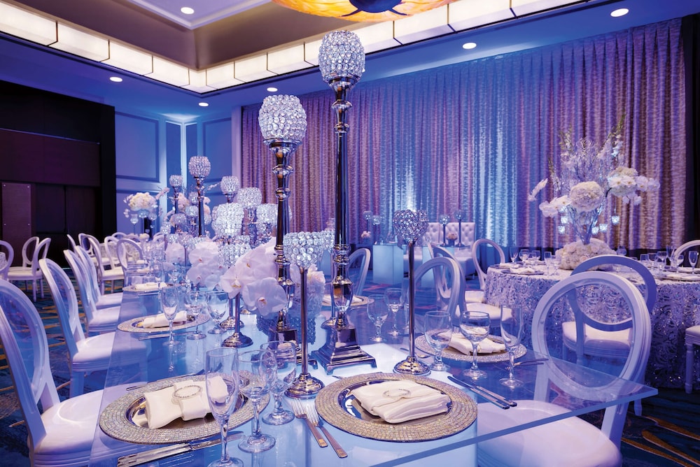 Hilton Miami Airport Blue Lagoon — Restaurant & bars in Miami, Florida