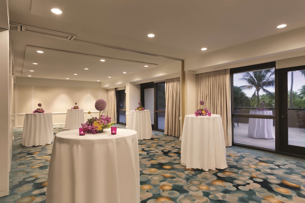 Hilton Miami Airport Blue Lagoon — Restaurant & bars in Miami, Florida
