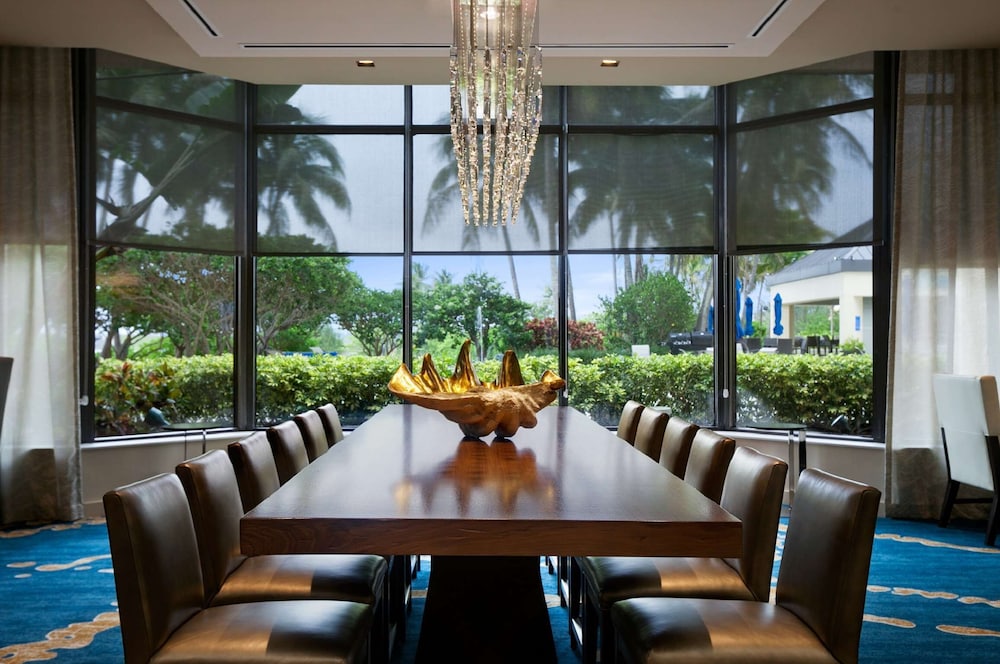 Hilton Miami Airport Blue Lagoon — Restaurant & bars in Miami, Florida