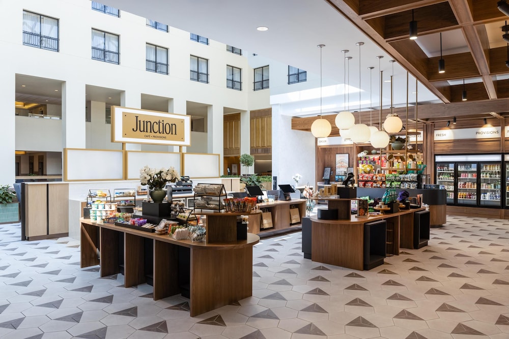 Hilton New Orleans Riverside — Restaurant & bars in New Orleans, Louisiana