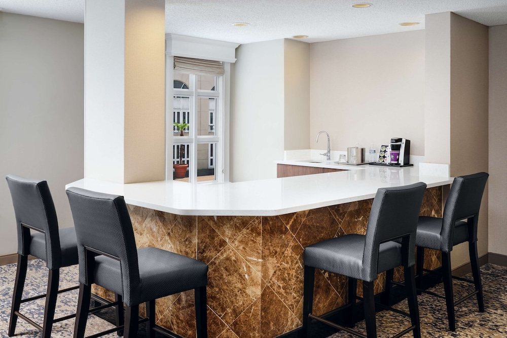 Hilton New Orleans Riverside — Restaurant & bars in New Orleans, Louisiana