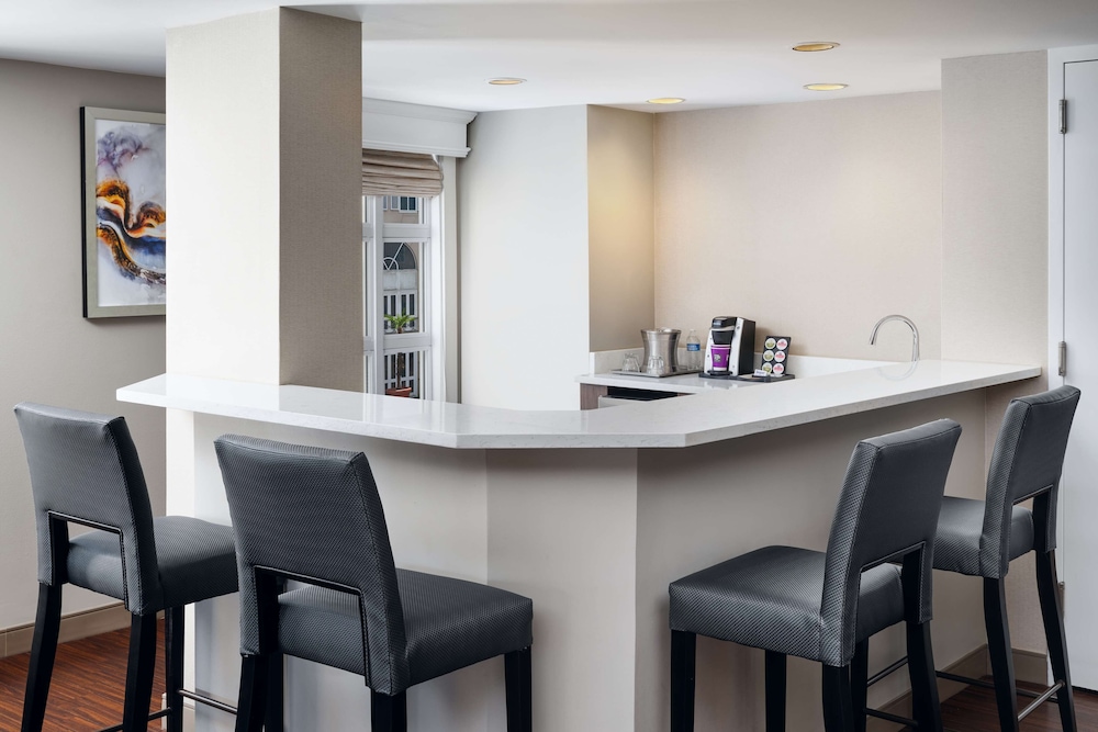 Hilton New Orleans Riverside — Restaurant & bars in New Orleans, Louisiana