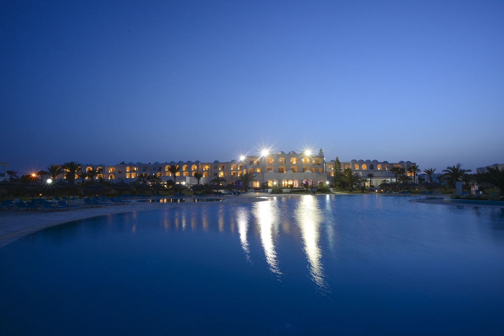 Vincci Helios Beach — Hotel building in Aghir, Medenine