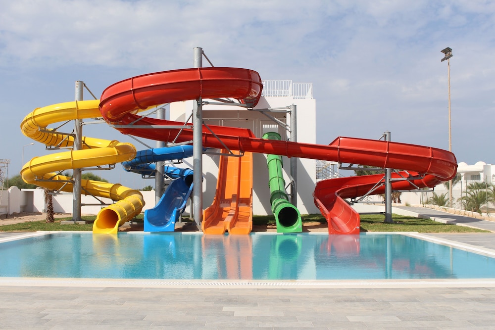 Vincci Helios Beach — Swimming pool in Aghir, Medenine