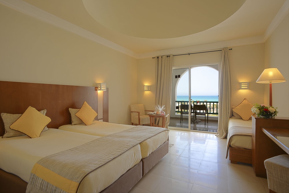 Vincci Helios Beach — Hotel rooms in Aghir, Medenine