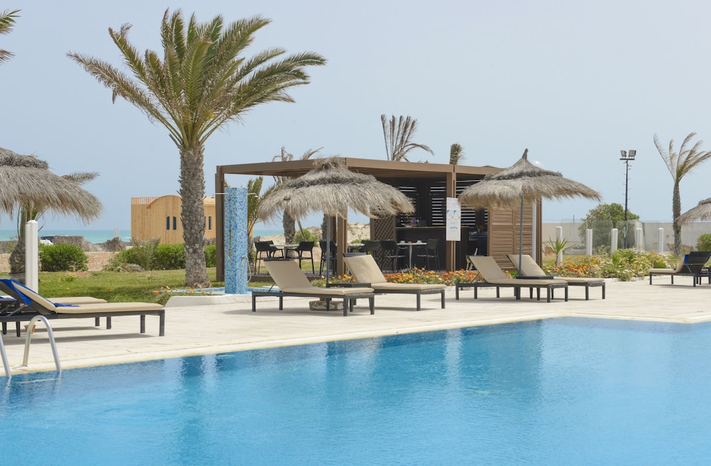 Vincci Helios Beach — Swimming pool in Aghir, Medenine