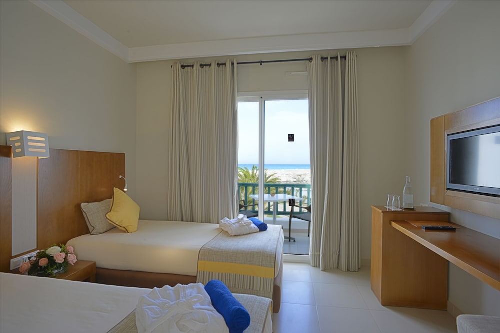 Vincci Helios Beach — Hotel rooms in Aghir, Medenine