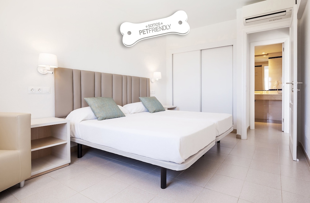 Hotel ILUNION Menorca — Hotel rooms in Cala Galdana, Balearic Islands