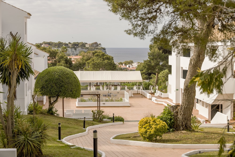 Hotel ILUNION Menorca — Hotel building in Cala Galdana, Balearic Islands