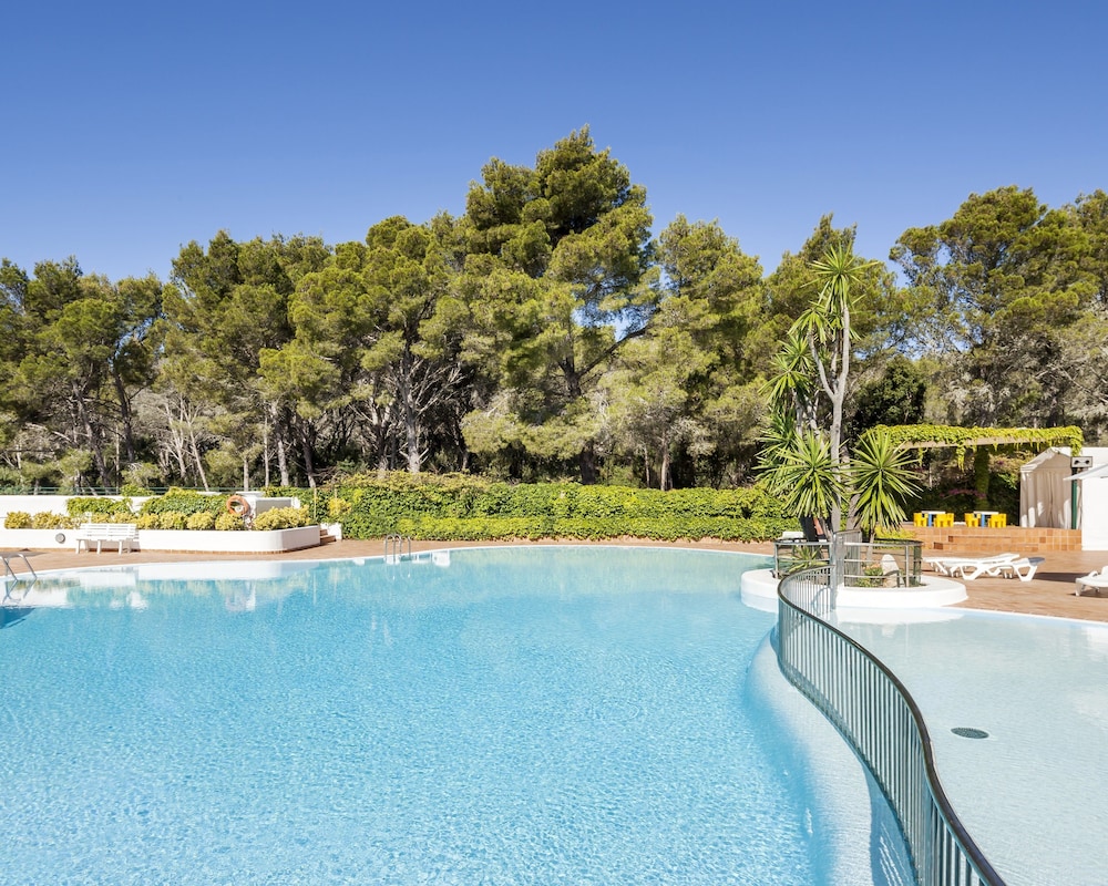 Hotel ILUNION Menorca — Swimming pool in Cala Galdana, Balearic Islands