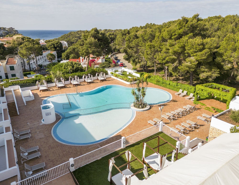 Hotel ILUNION Menorca — Swimming pool in Cala Galdana, Balearic Islands