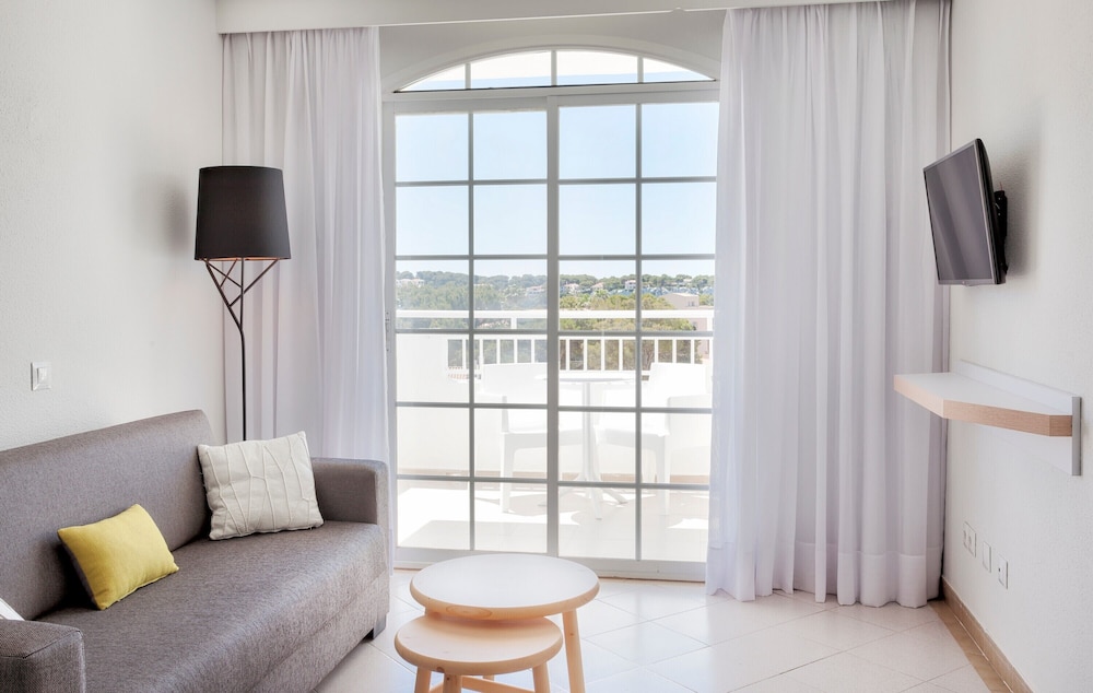 Hotel ILUNION Menorca — Hotel rooms in Cala Galdana, Balearic Islands