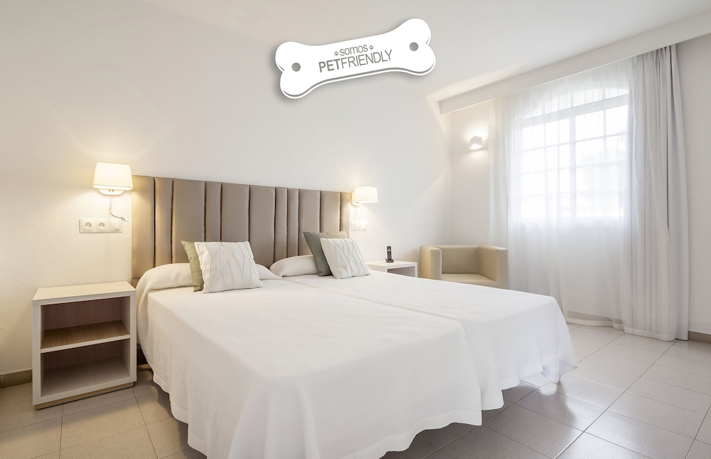 Hotel ILUNION Menorca — Hotel rooms in Cala Galdana, Balearic Islands