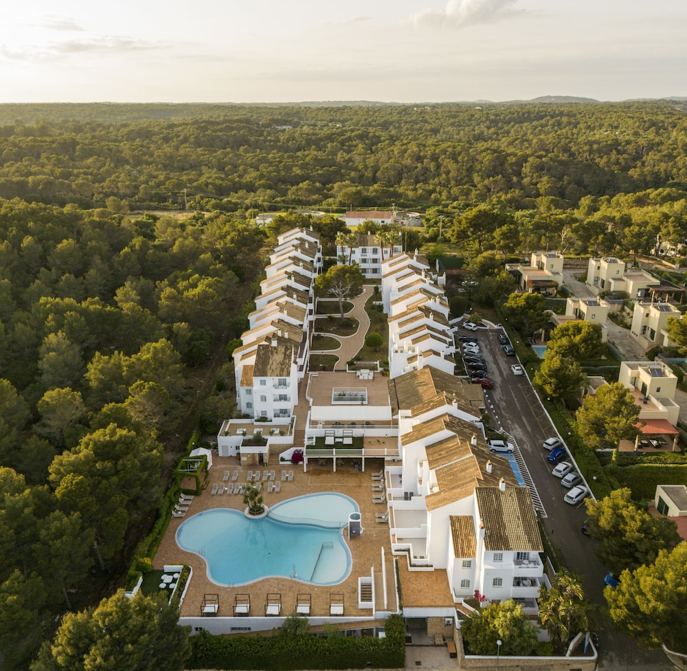 Hotel ILUNION Menorca — Hotel building in Cala Galdana, Balearic Islands