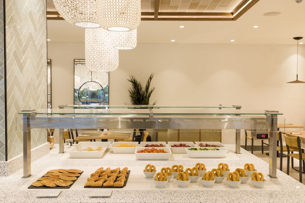 Hotel ILUNION Menorca — Restaurant & bars in Cala Galdana, Balearic Islands