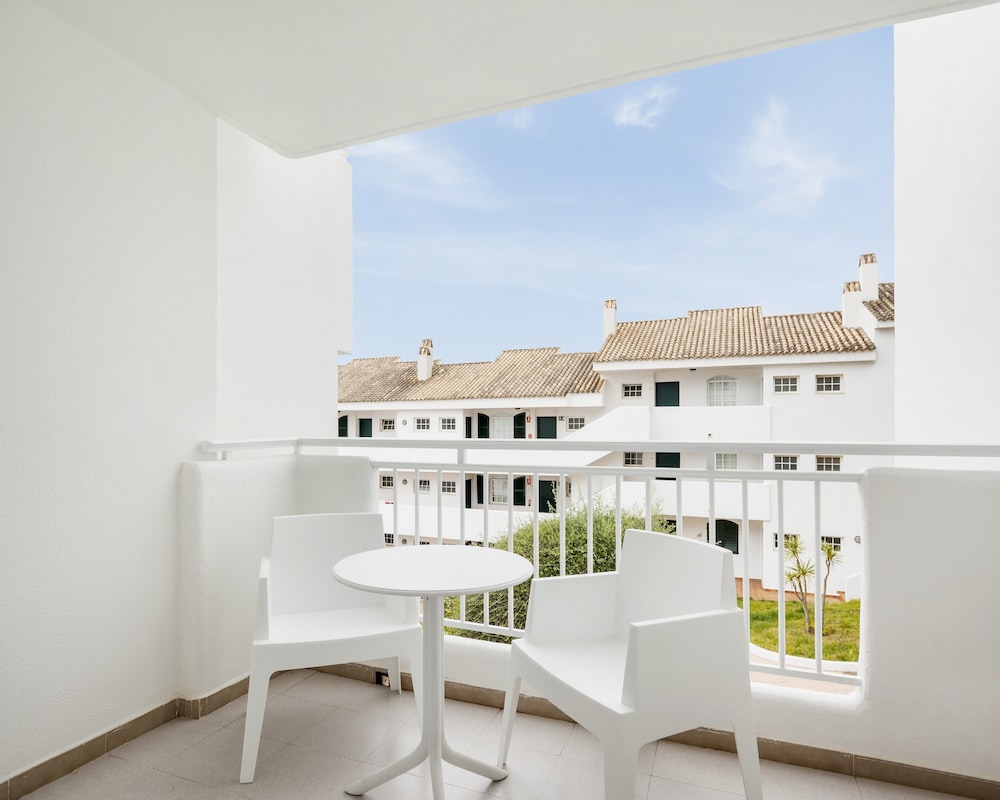 Hotel ILUNION Menorca — Hotel building in Cala Galdana, Balearic Islands