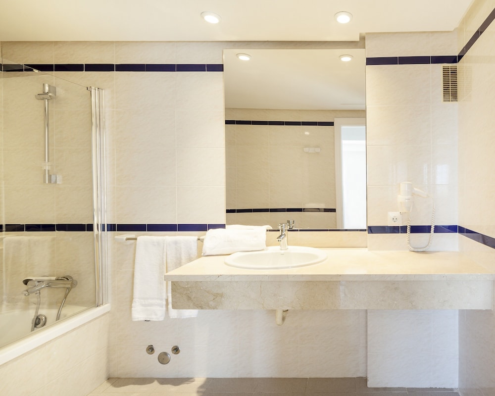 Hotel ILUNION Menorca — Hotel rooms in Cala Galdana, Balearic Islands