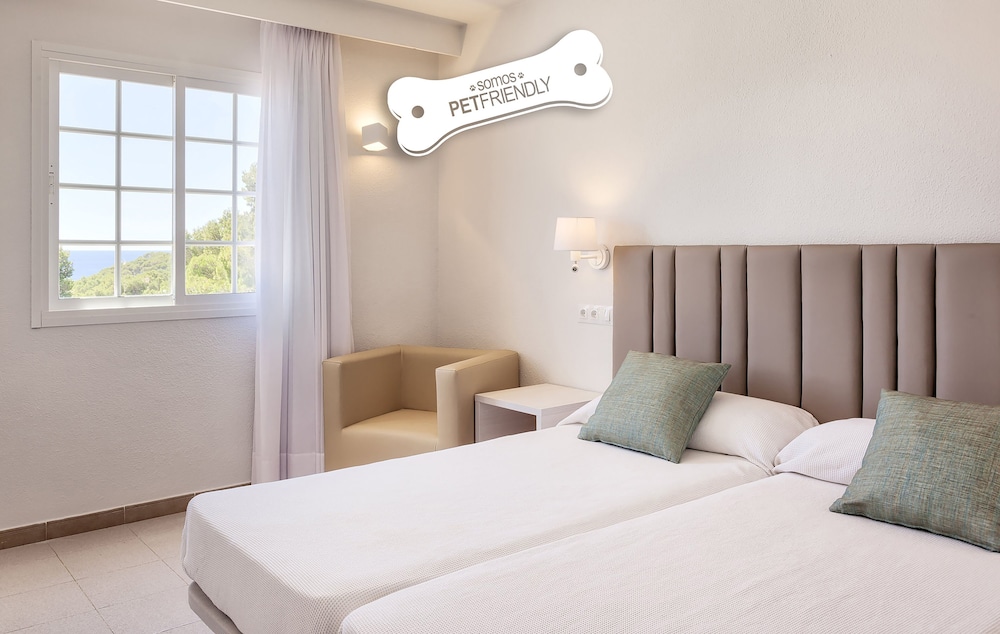 Hotel ILUNION Menorca — Hotel rooms in Cala Galdana, Balearic Islands