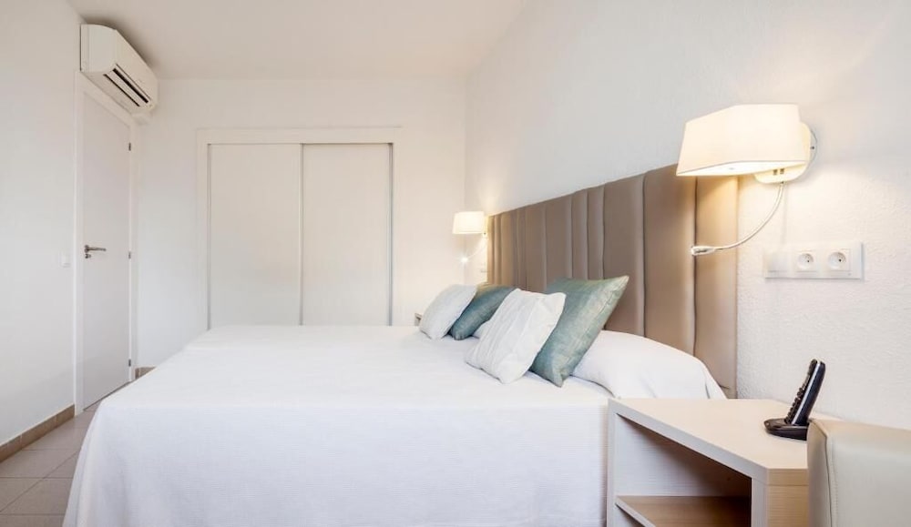 Hotel ILUNION Menorca — Hotel rooms in Cala Galdana, Balearic Islands