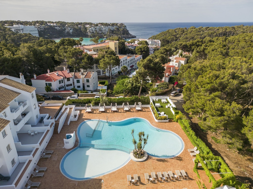 Hotel ILUNION Menorca — Swimming pool in Cala Galdana, Balearic Islands