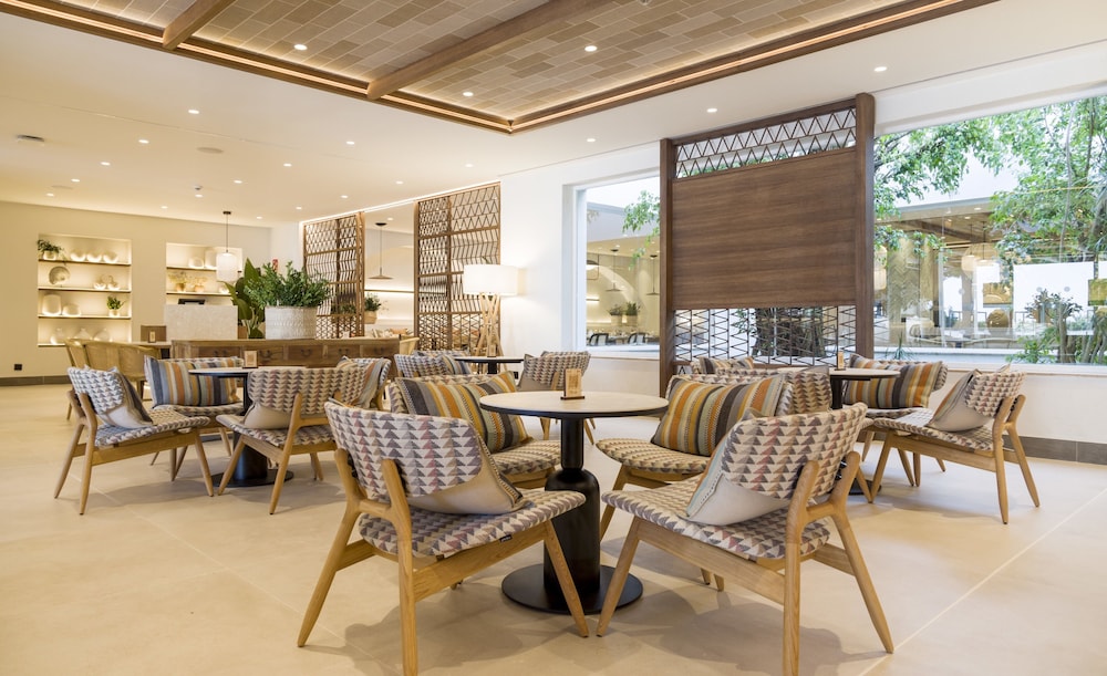 Hotel ILUNION Menorca — Restaurant & bars in Cala Galdana, Balearic Islands
