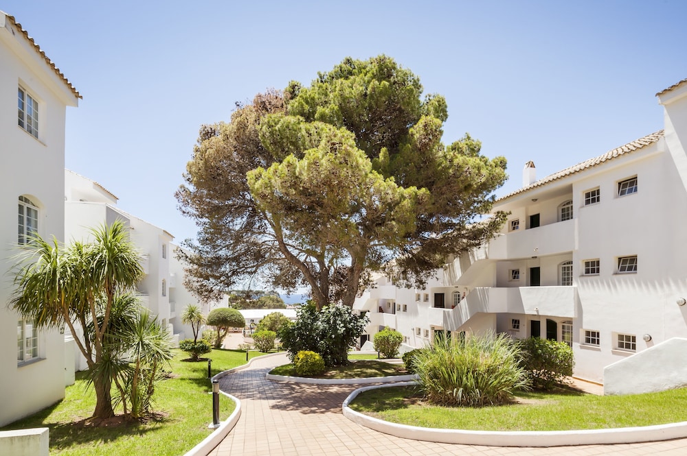 Hotel ILUNION Menorca — Hotel building in Cala Galdana, Balearic Islands